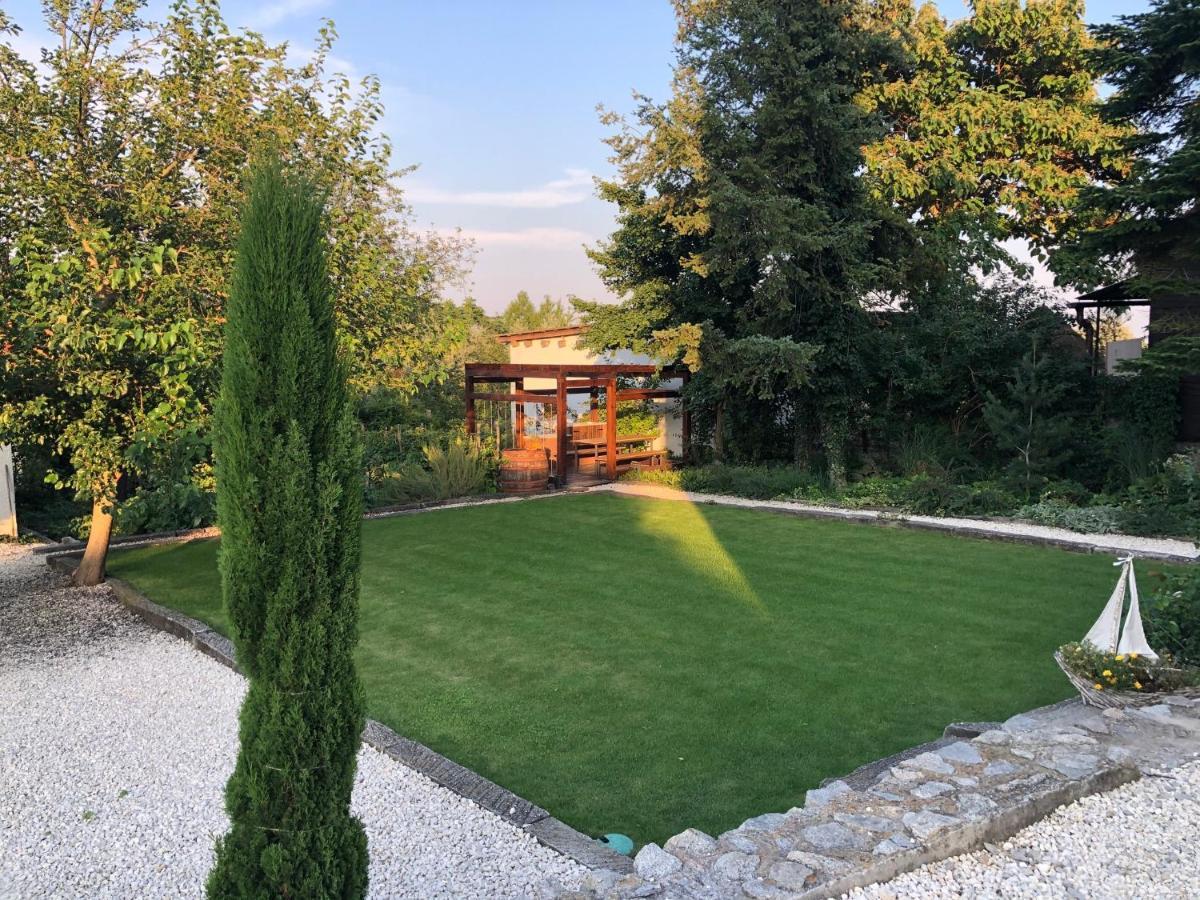 Madarlatta Vendeghaz Hotel Fertőrákos Buitenkant foto