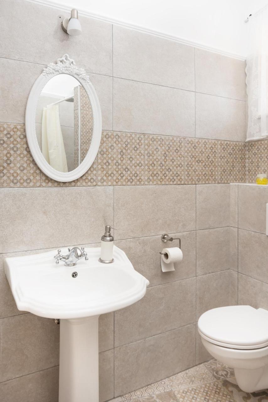 Madarlatta Vendeghaz Hotel Fertőrákos Buitenkant foto