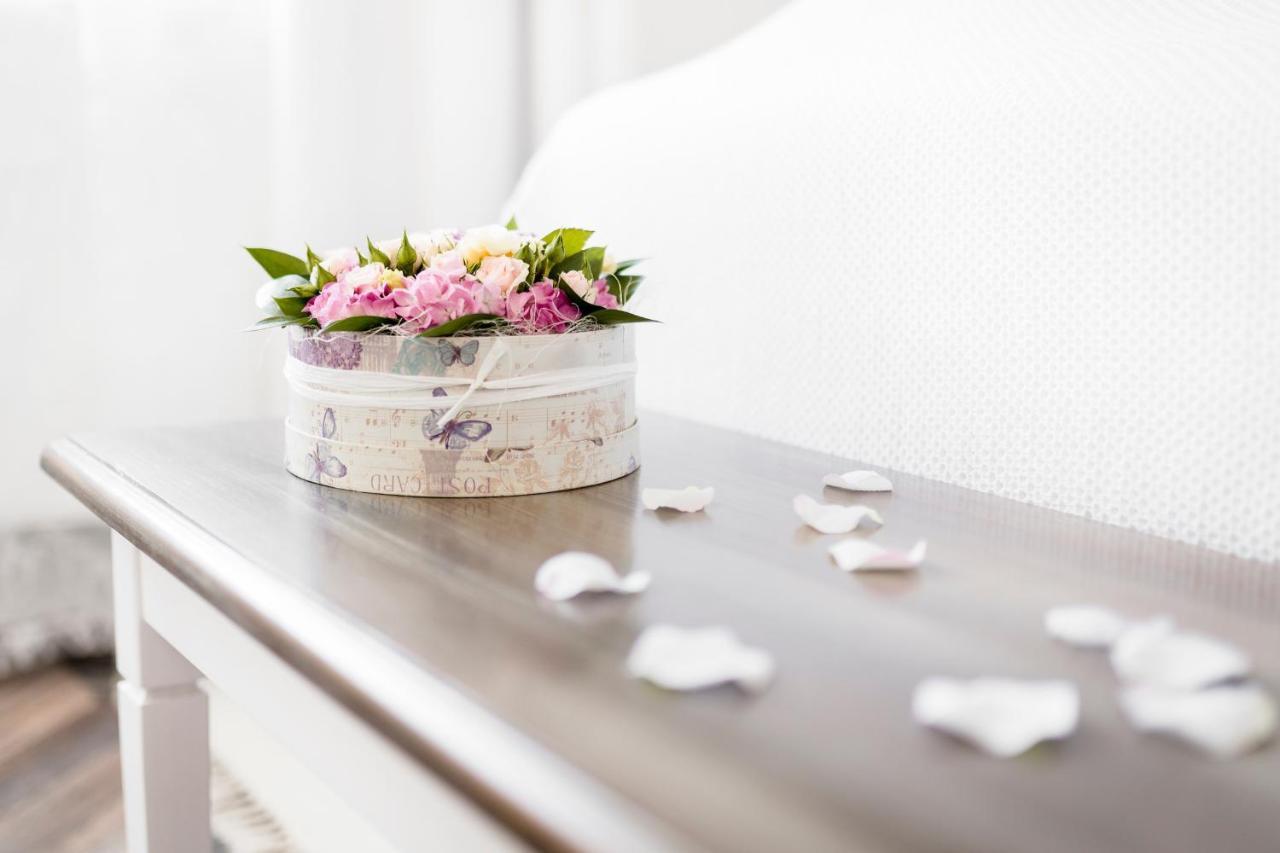 Madarlatta Vendeghaz Hotel Fertőrákos Buitenkant foto